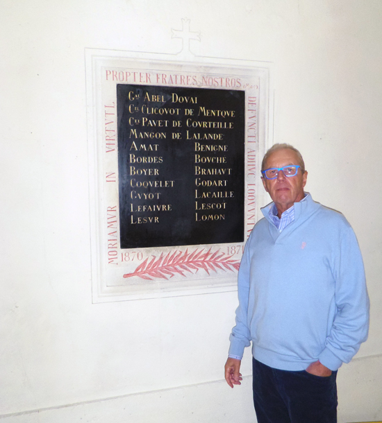 15 octobre 2015 : le descendant du Général DOUAY, Abel DOUAY, passionné d'histoire, est venu se recueillir sur la plaque apposée dans la chapelle du lycée Hoche.