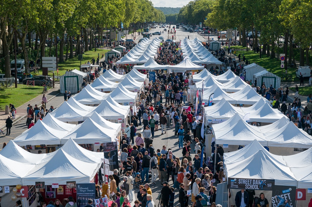 Vue aérienne d'un forum en plein air